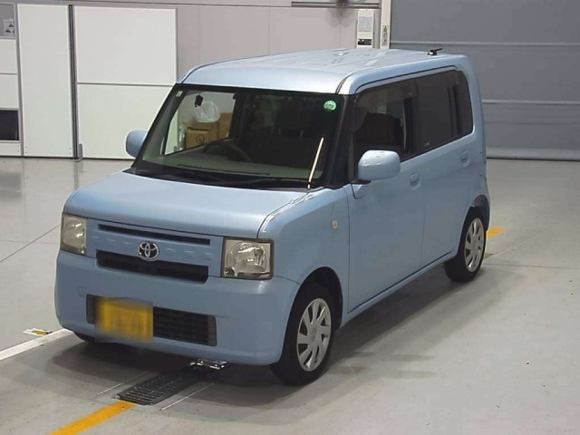 TOYOTA PIXIS SPACE 2011