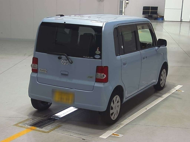 TOYOTA PIXIS SPACE 2011