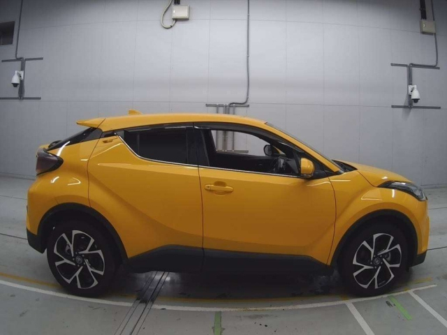 TOYOTA C-HR 2017