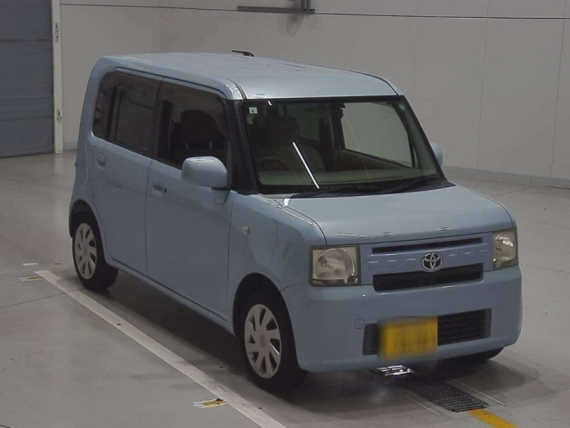 TOYOTA PIXIS SPACE 2011