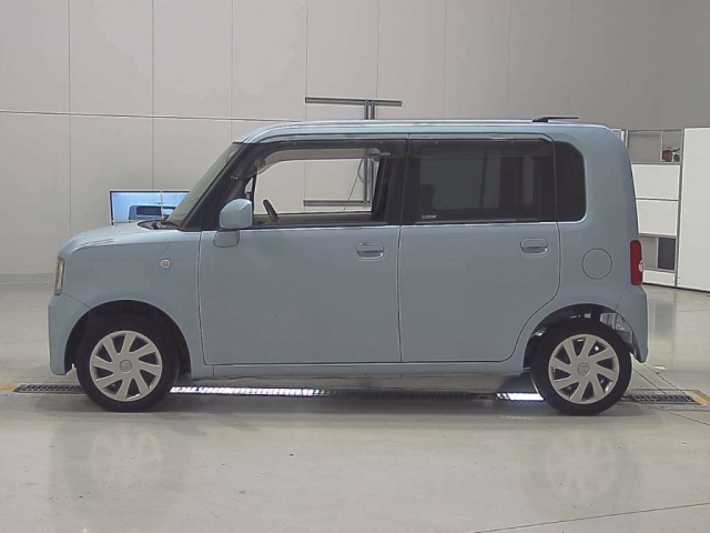 TOYOTA PIXIS SPACE 2011