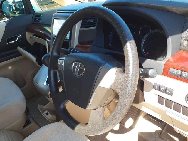 TOYOTA ALPHARD 2010
