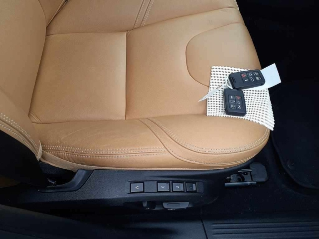 VOLVO V40 2020