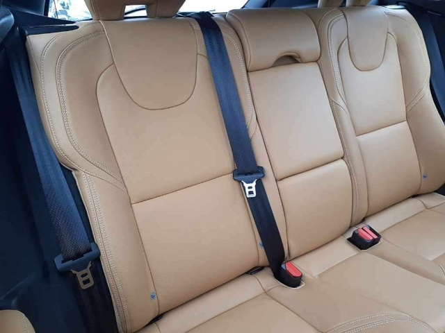 VOLVO V40 2020