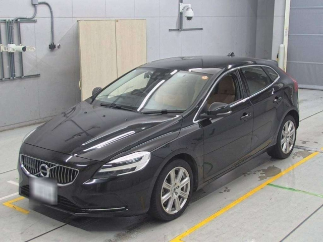 VOLVO V40 2020