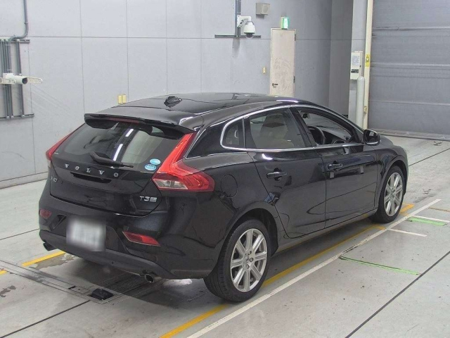 VOLVO V40 2020