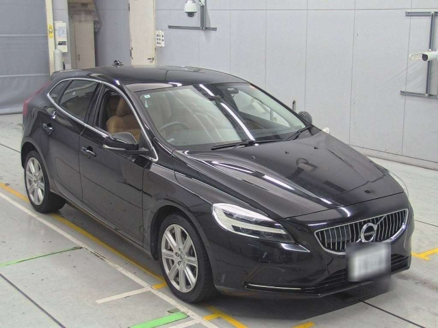 VOLVO V40 2020