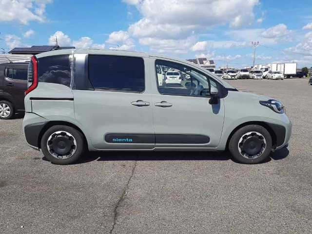 TOYOTA SIENTA 2024