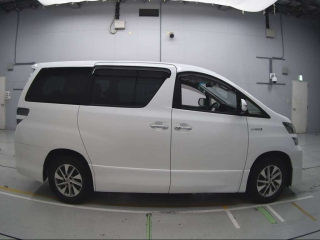 TOYOTA VELLFIRE 2013