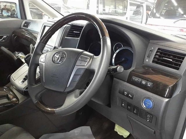 TOYOTA VELLFIRE 2013