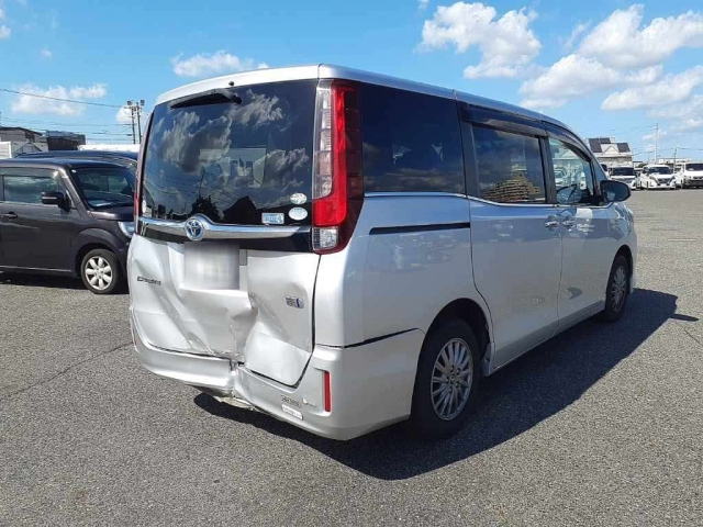 TOYOTA ESQUIRE 2015