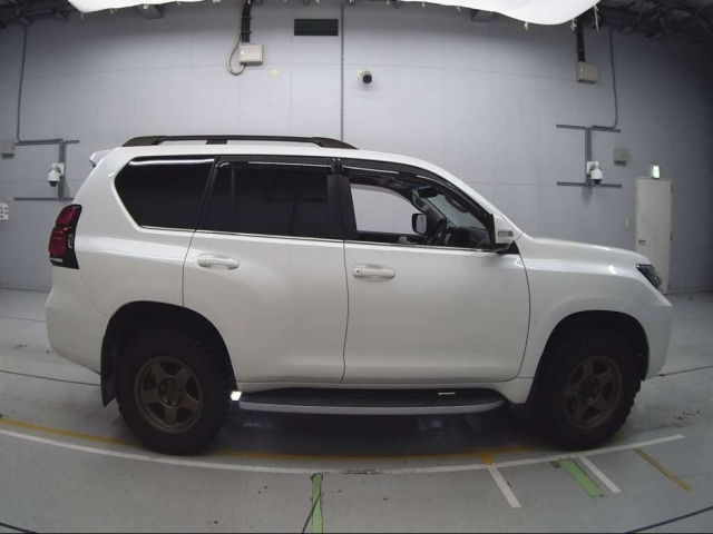 TOYOTA LAND CRUISER PRADO 2020