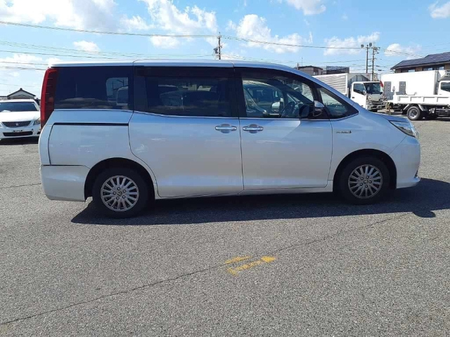 TOYOTA ESQUIRE 2015