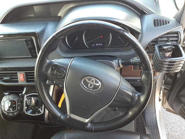TOYOTA ESQUIRE 2015