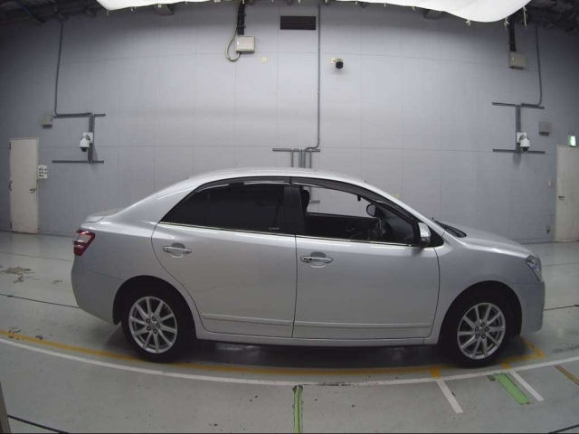 TOYOTA PREMIO 2013