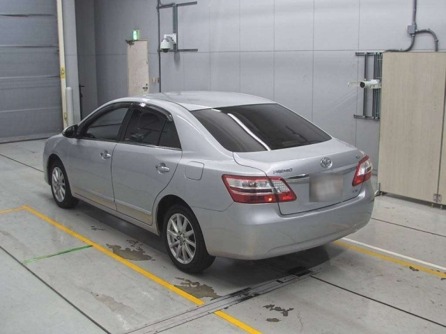 TOYOTA PREMIO 2013