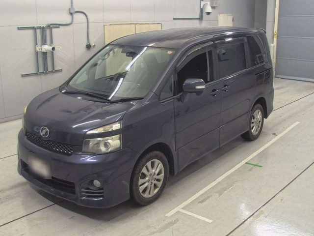 TOYOTA VOXY 2010