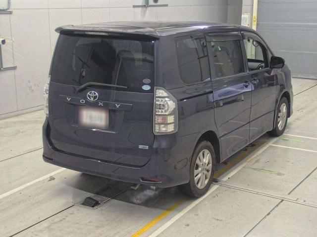 TOYOTA VOXY 2010