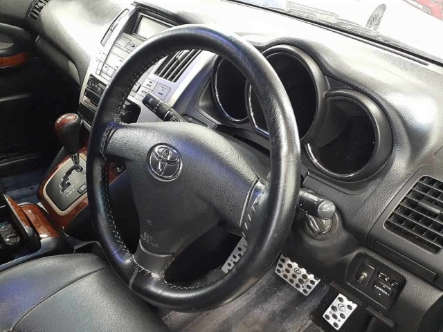 TOYOTA HARRIER 2010