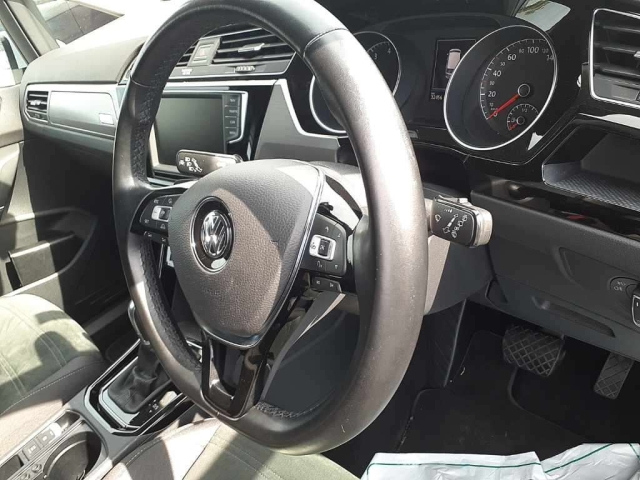 VOLKSWAGEN GOLF TOURAN 2016