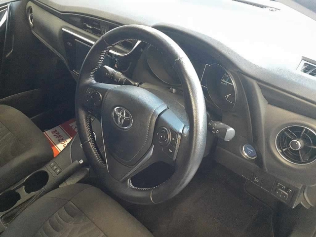 TOYOTA AURIS 2017