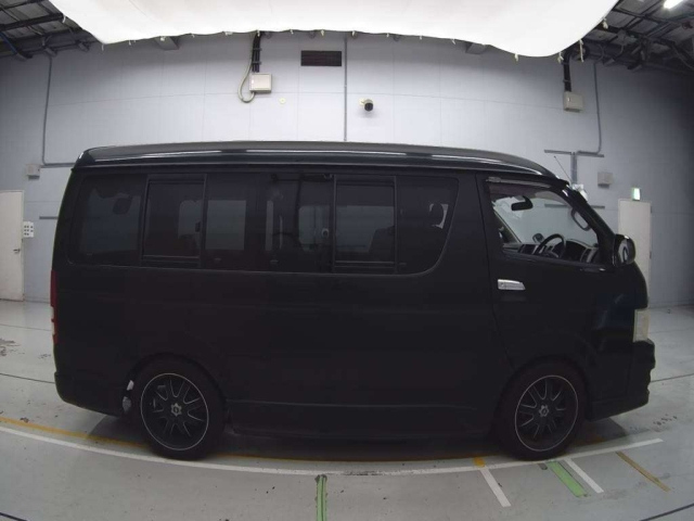 TOYOTA HIACE 2011