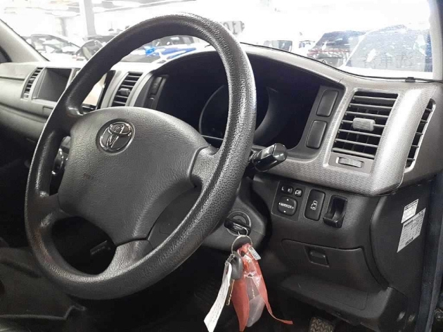 TOYOTA HIACE 2011