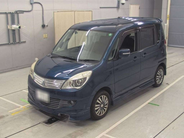 MITSUBISHI DELICA D2 2011
