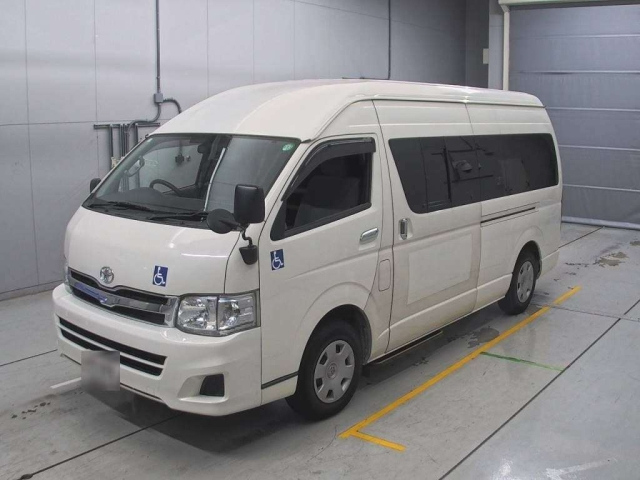 TOYOTA HIACE 2011