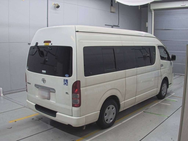 TOYOTA HIACE 2011