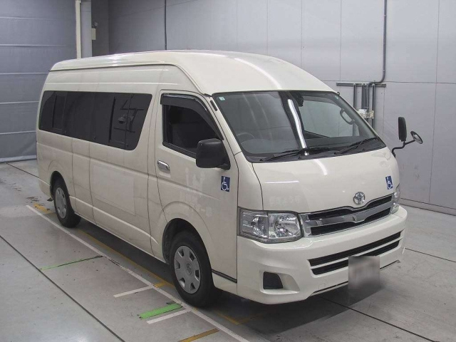 TOYOTA HIACE 2011