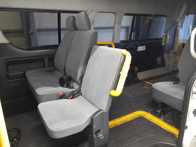 TOYOTA HIACE 2011