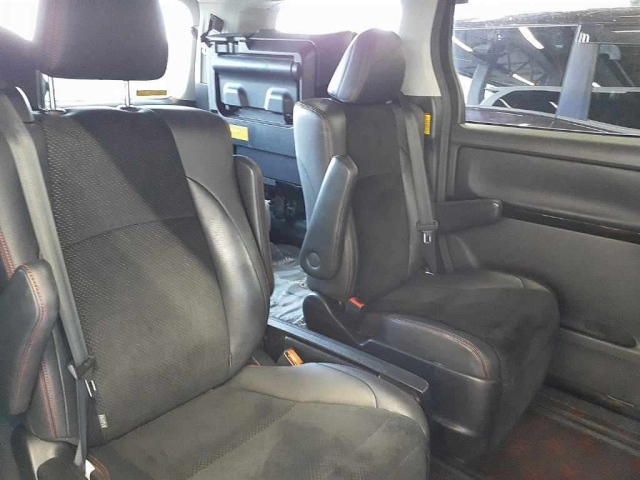 TOYOTA VELLFIRE 2013