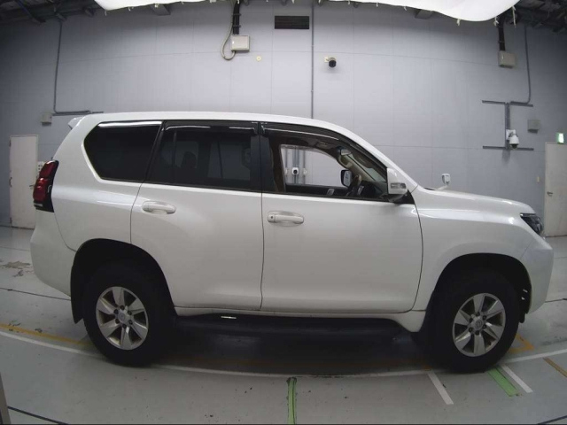 TOYOTA LAND CRUISER PRADO 2018