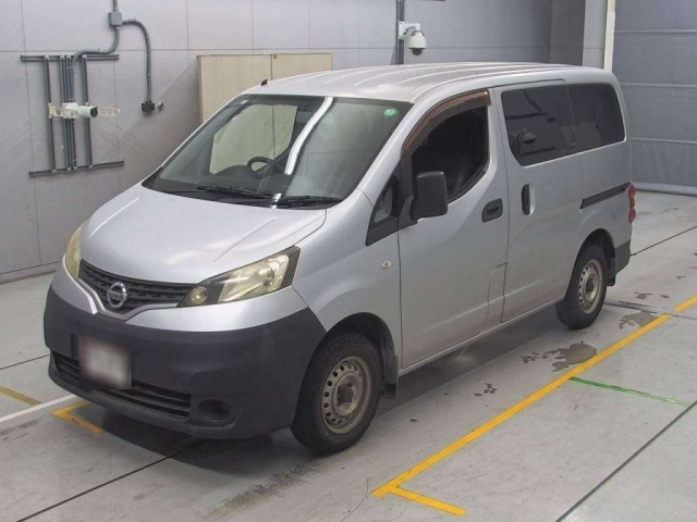 NISSAN NV200 2010