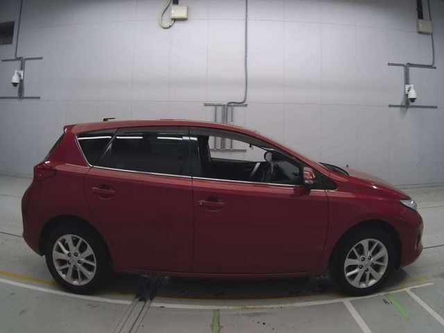 TOYOTA AURIS 2012