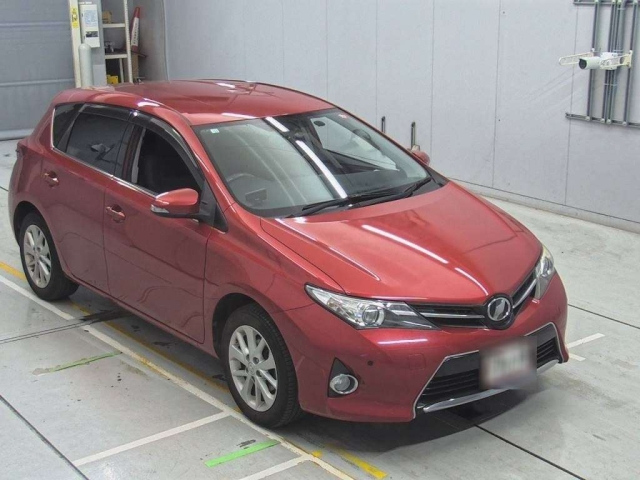 TOYOTA AURIS 2012