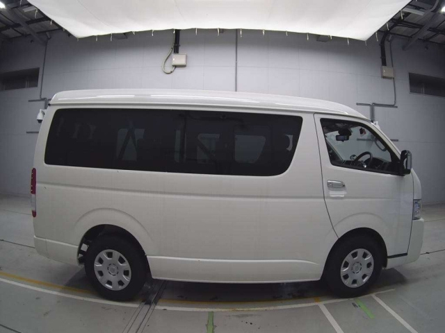 TOYOTA HIACE 2025