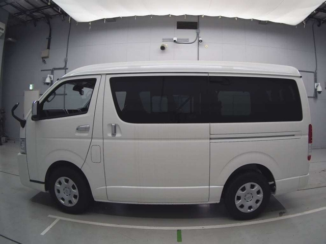 TOYOTA HIACE 2025