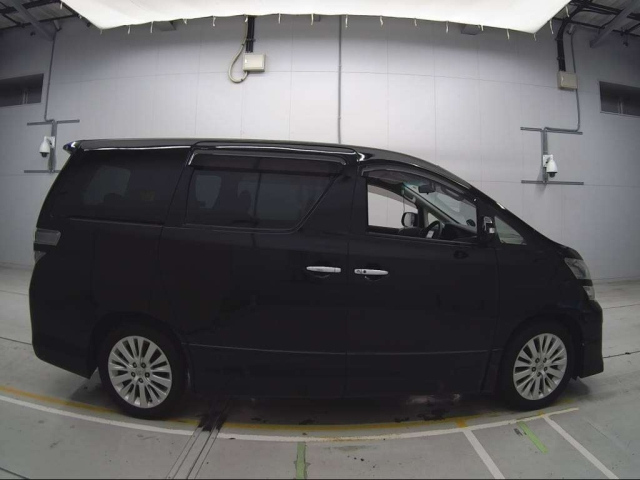 TOYOTA VELLFIRE 2013