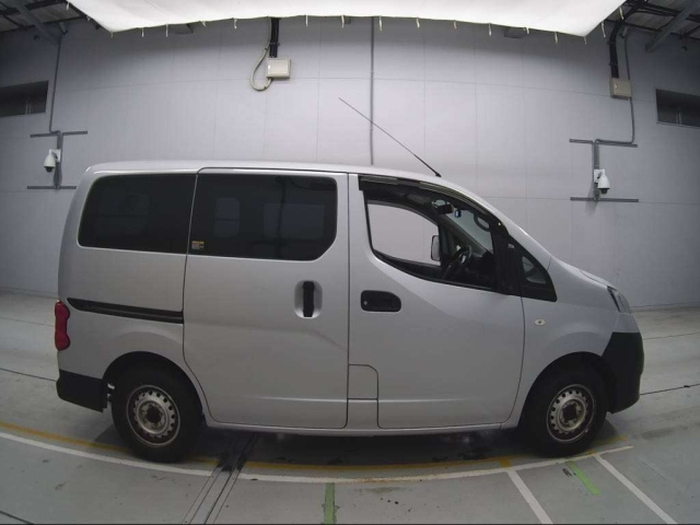 NISSAN NV200 2020