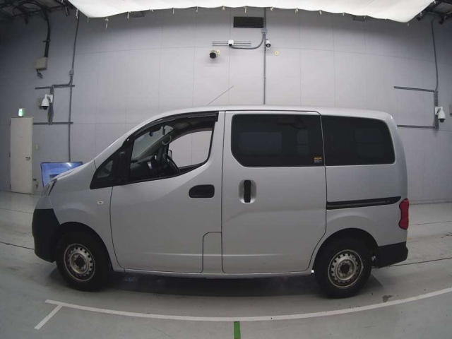NISSAN NV200 2020