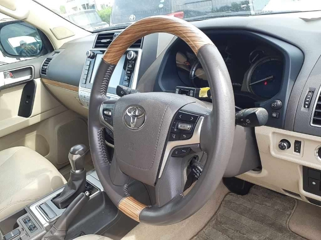 TOYOTA LAND CRUISER PRADO 2018