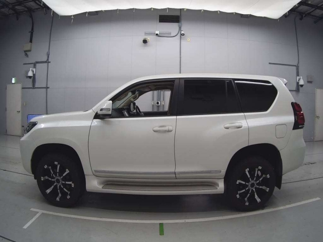 TOYOTA LAND CRUISER PRADO 2018