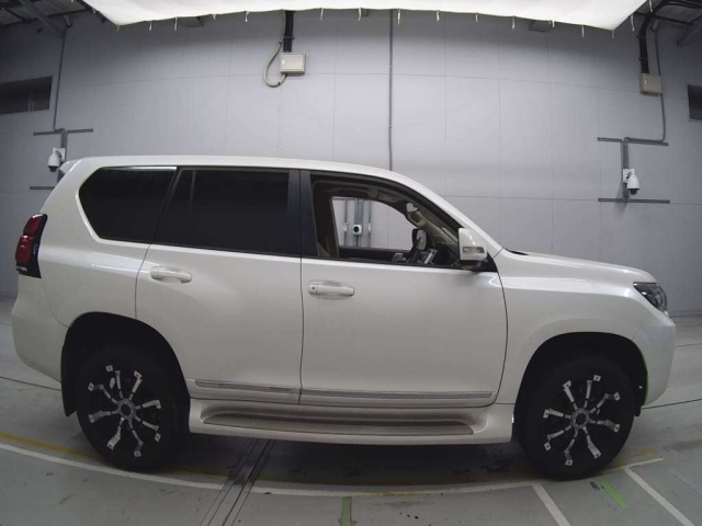 TOYOTA LAND CRUISER PRADO 2018