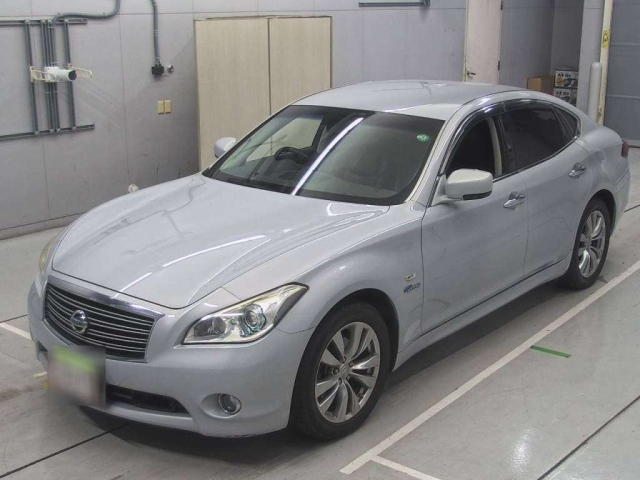NISSAN FUGA 2013