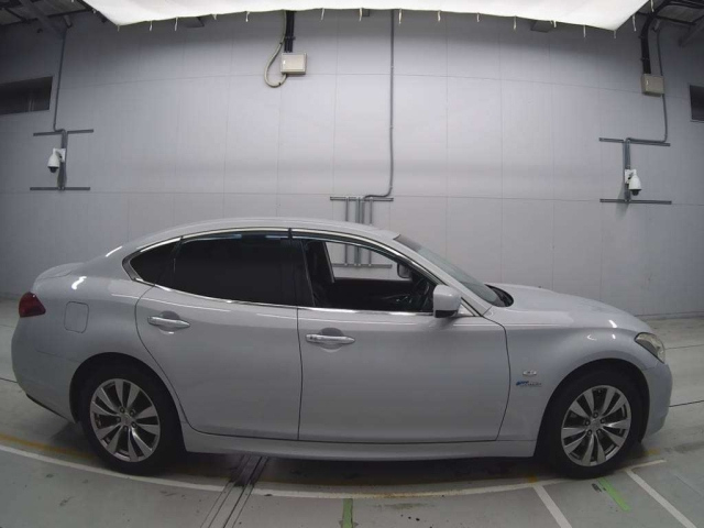 NISSAN FUGA 2013