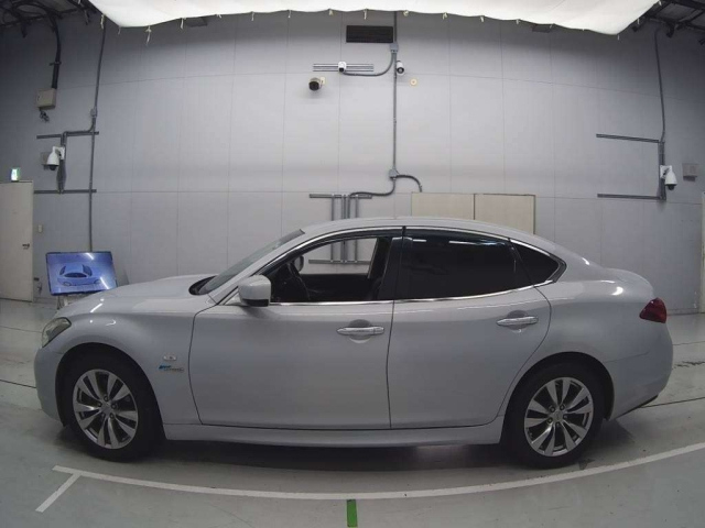 NISSAN FUGA 2013