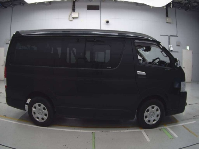 TOYOTA HIACE 2018