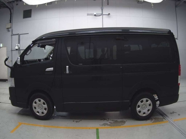 TOYOTA HIACE 2018